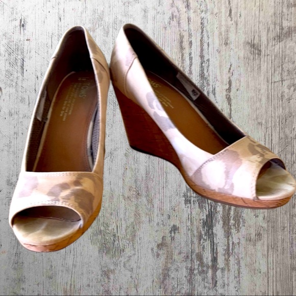 Toms Shoes - Toms size 9 wedge